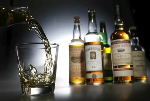 Alkohol wirkt sich negativ auf die Kraft aus