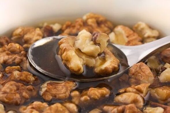 Honig und Nüsse für die Potenz.