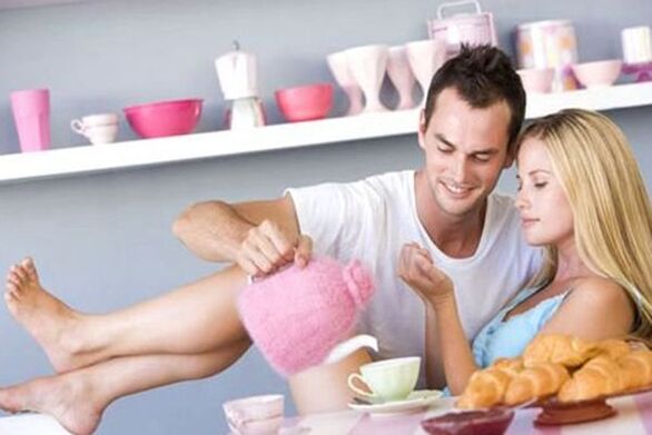 glücklicher Mann und glückliche Frau